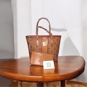 NWT Danbury Mint Collection- Jose Hess Tote Bag